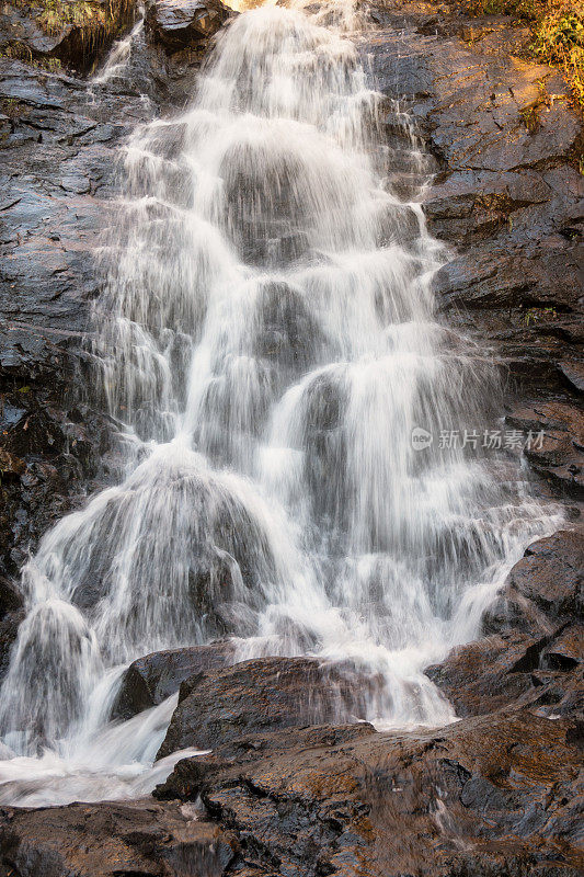 位于乔治亚州阿米卡拉瀑布州立公园的瀑布
