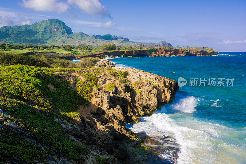 考艾岛上沿着马哈乌勒普遗产小径的海岸线