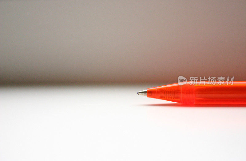 橙色的钢笔