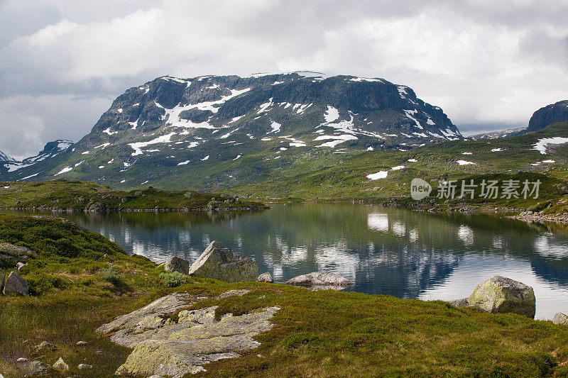 挪威的山湖