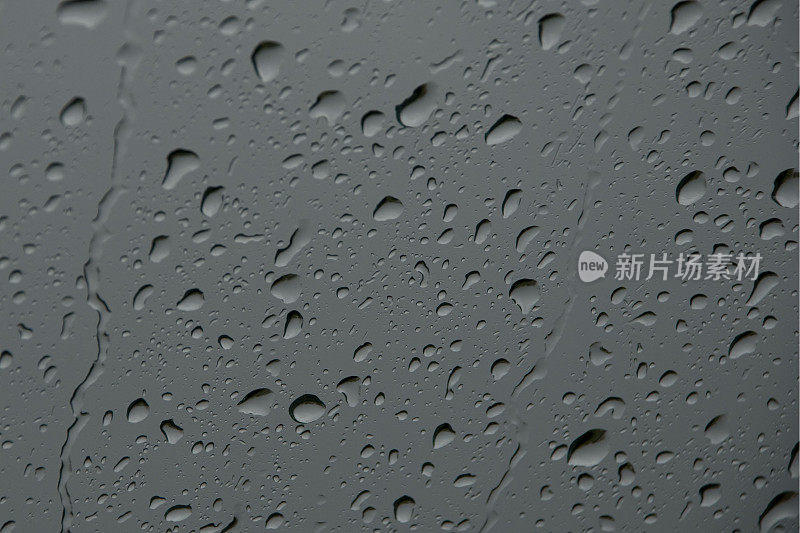 雨打玻璃