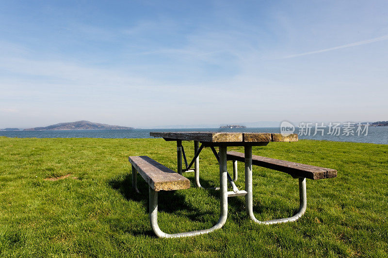 俯瞰旧金山湾的野餐桌