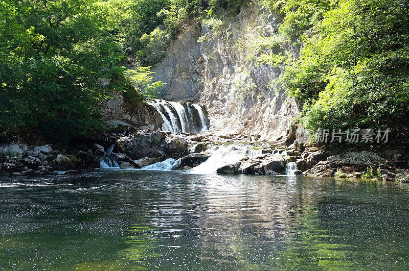 阿雷泽峡谷和瑞士汝拉河