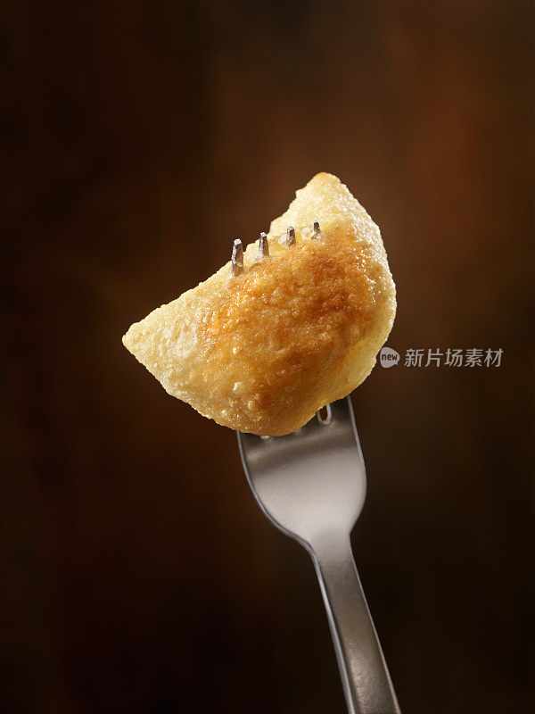 叉子上的Pierogi