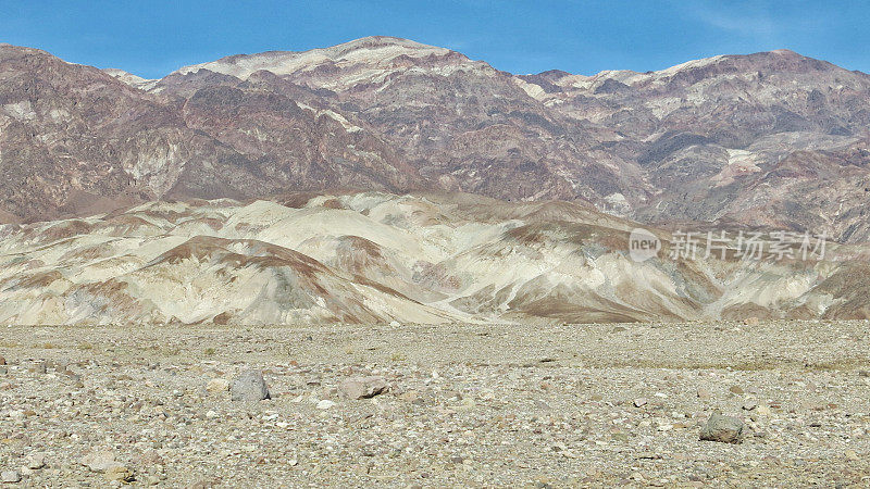 加州沙漠矿物郁郁葱葱的山景观，死亡谷国家公园