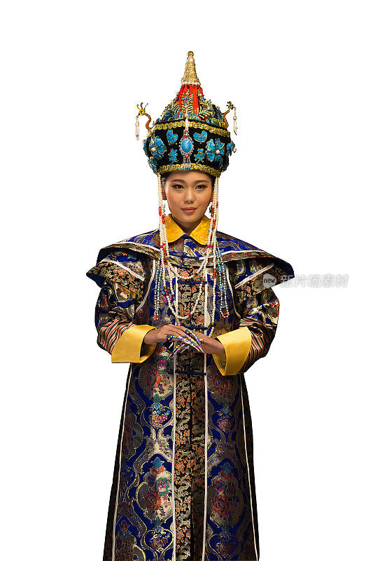 身着中国传统服饰的年轻女子