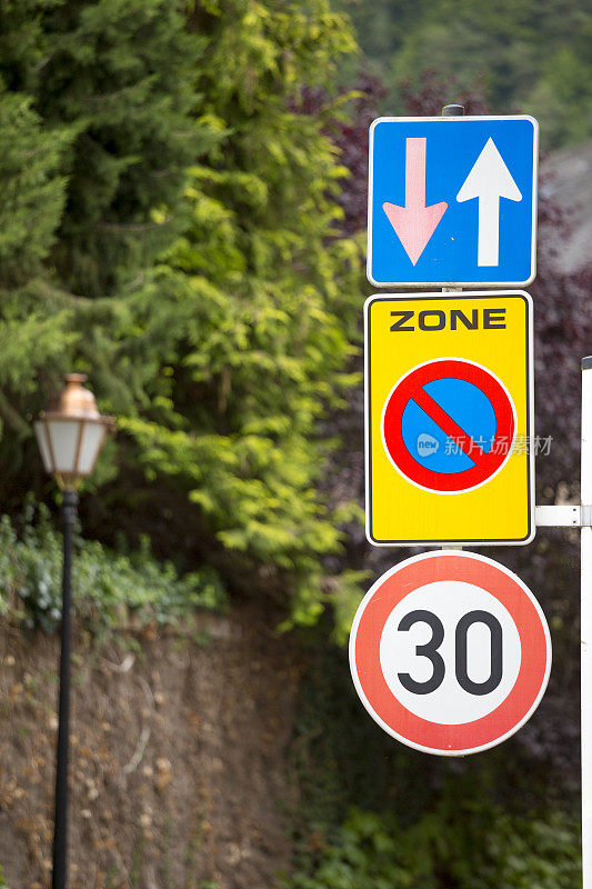 欧洲的道路标志，速度限制和限制