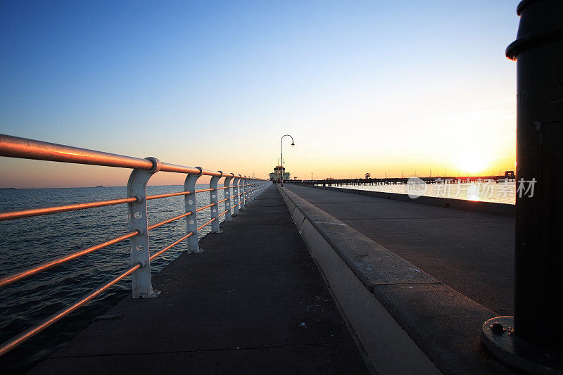 日落时分的墨尔本码头