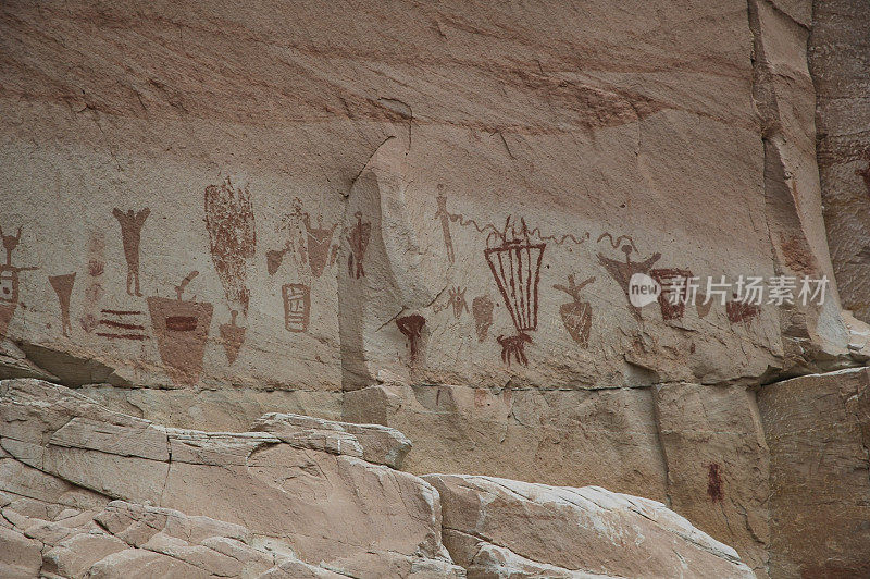 马蹄峡谷的象形文字，峡谷地国家公园