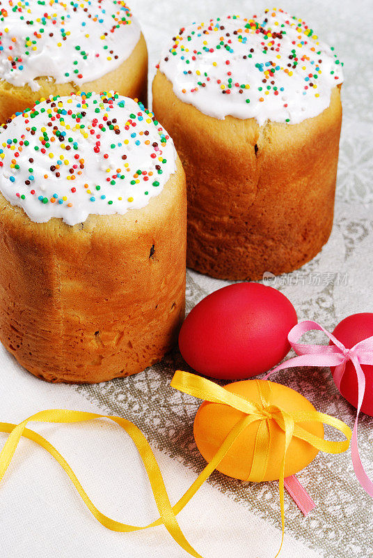 复活节彩蛋和蛋糕