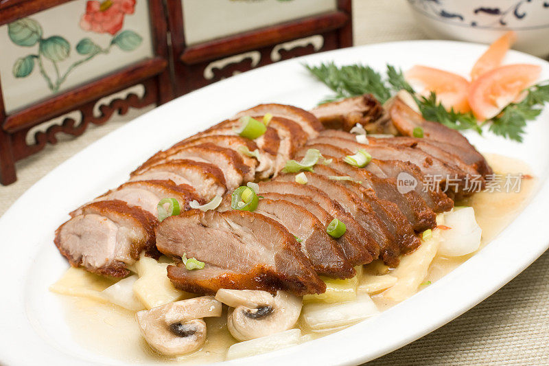 北京烤鸭和猪肉的组合