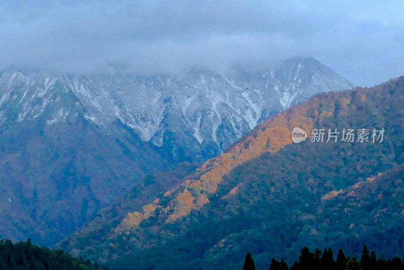 秋天的山在新泻