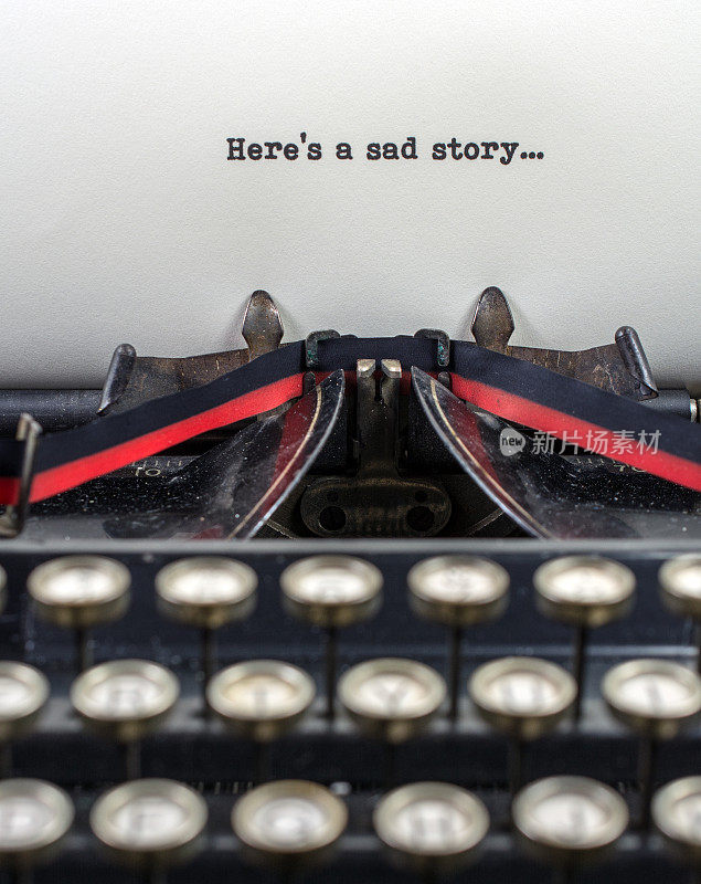 特写古董打字机有个悲伤的故事