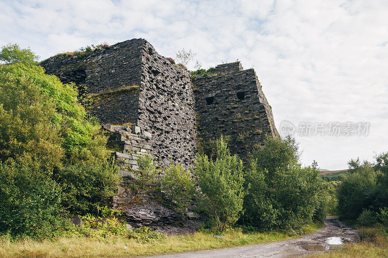 北威尔士南特尔山谷被遗弃的多萝西娅石板采石场的废弃建筑