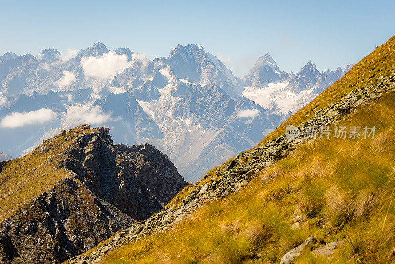 在Chamonix山谷徒步旅行