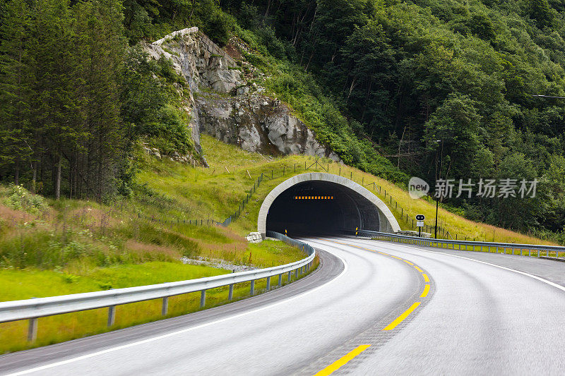 挪威落基山脉的公路隧道