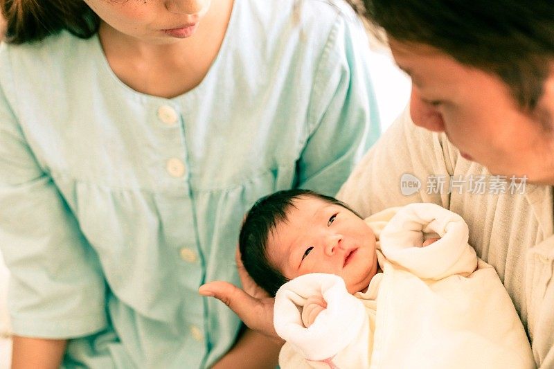 日本新生儿在医院里