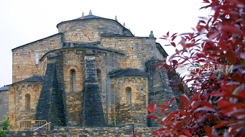 圣马蒂诺德蒙多内多罗曼蒂克教堂，卢戈省，加利西亚，西班牙。