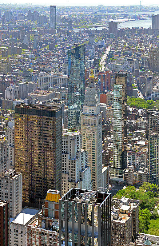 大都会人寿保险公司大厦(1909年)，俗称大都会人寿大厦，以及曼哈顿的其他摩天大楼