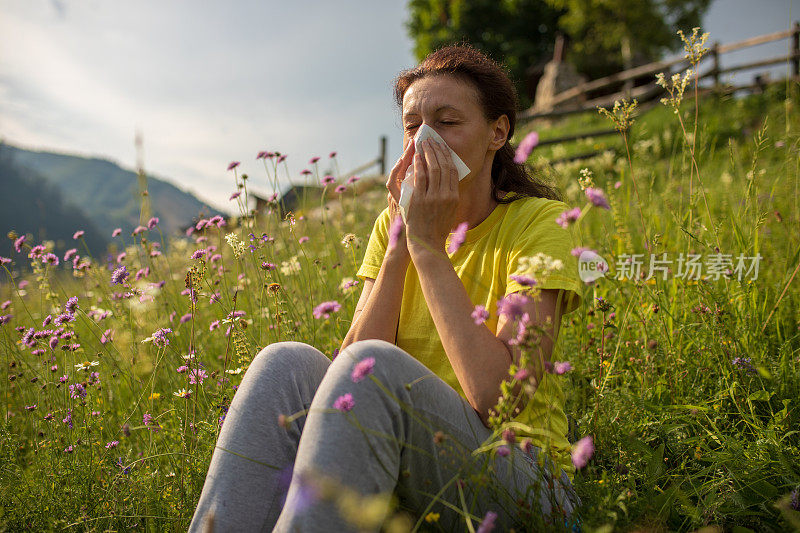 有个女人对花粉过敏