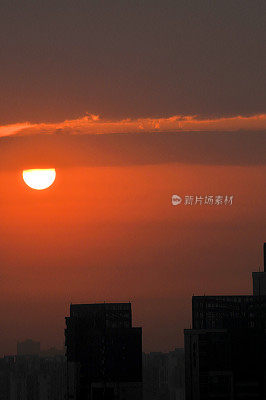 城市天际线在日出，成都，中国