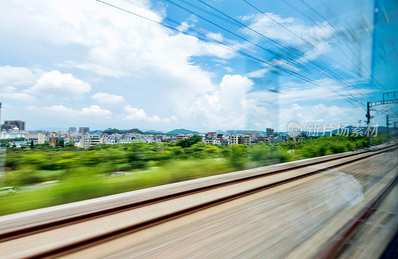 空旷的铁路景观