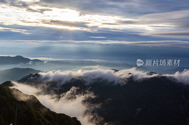 山梨县南阿尔卑斯基塔山的日落