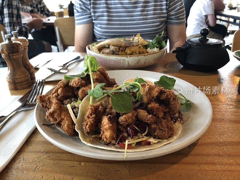 咖啡馆风格午餐