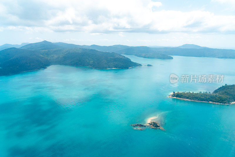 从澳大利亚墨尔本机场飞往汉密尔顿岛的鸟瞰图