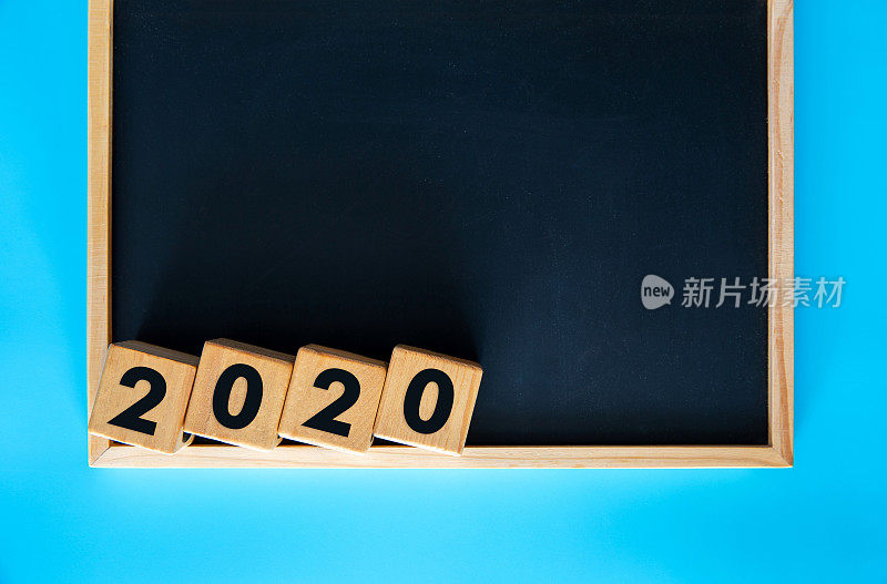 以木板为背景的2020年新年