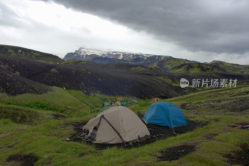 在冰岛高地背包旅行