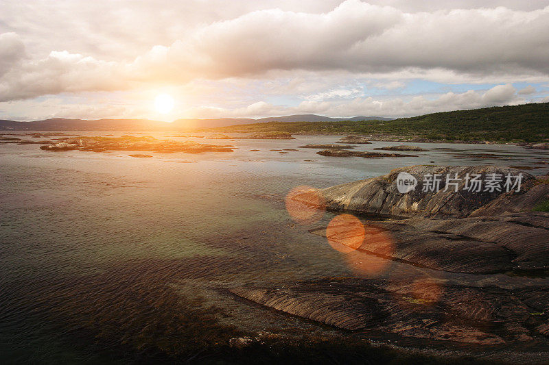 挪威峡湾北部自然荒野日落