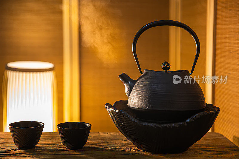 准备中国茶，用蒸汽茶壶