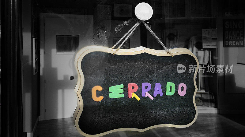 封闭式多色标志悬挂