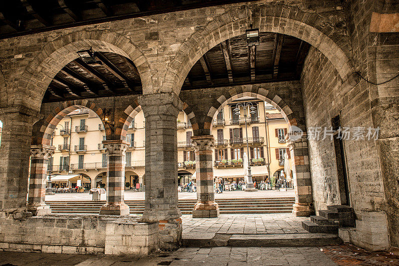 意大利科莫中心的建筑拱门