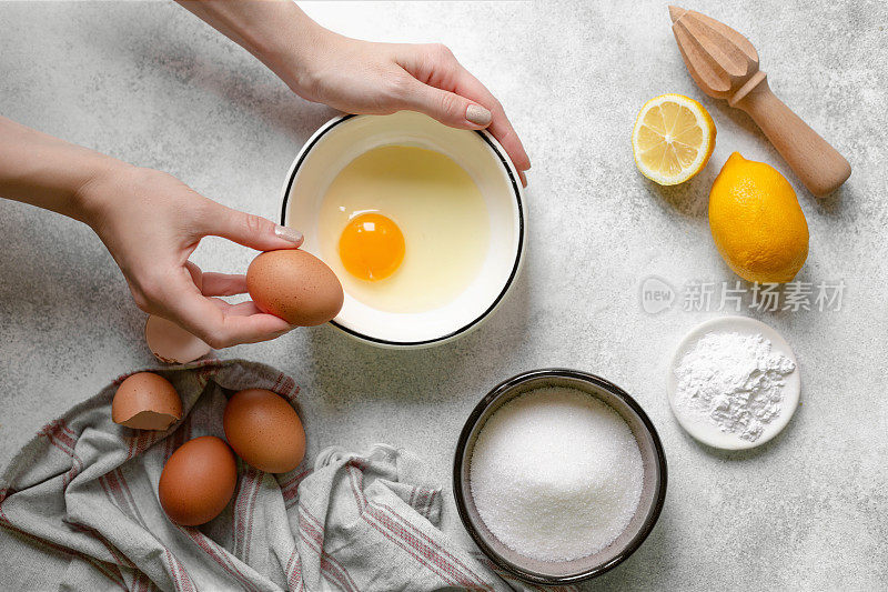 法式蛋白酥的制作过程。生鸡蛋。
