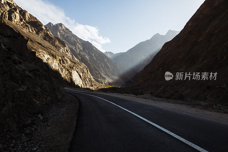 巴基斯坦喀喇昆仑公路上的山景