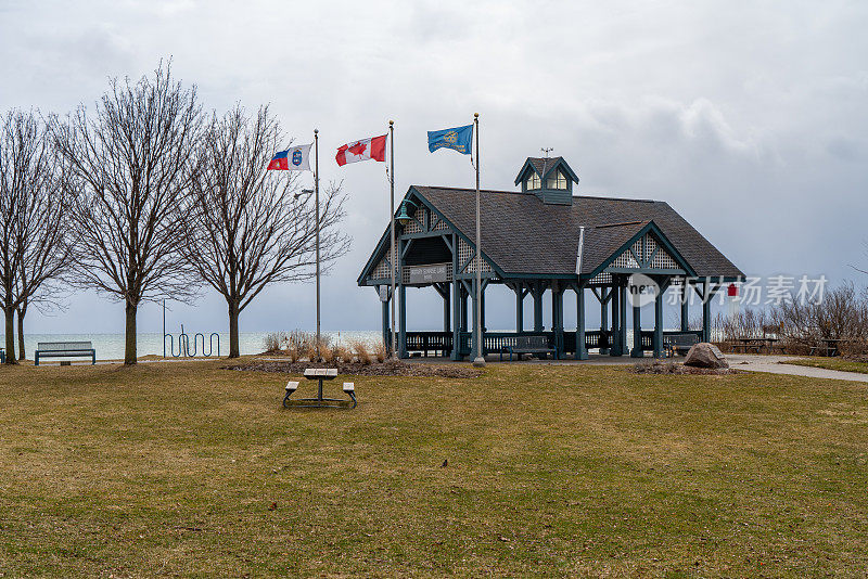 旋转日出湖公园凉亭，安大略，加拿大