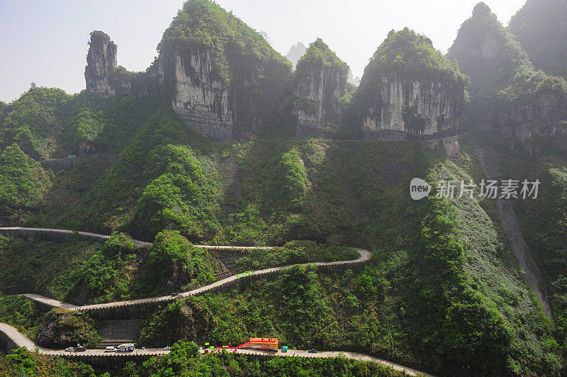 中国张家界国家公园天门山鸟瞰图，中国湖南张家界天门山