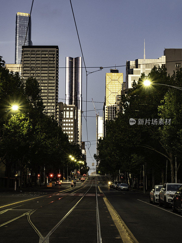 夜晚的城市街道