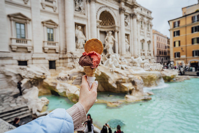 特莱维喷泉前著名的意大利冰淇淋