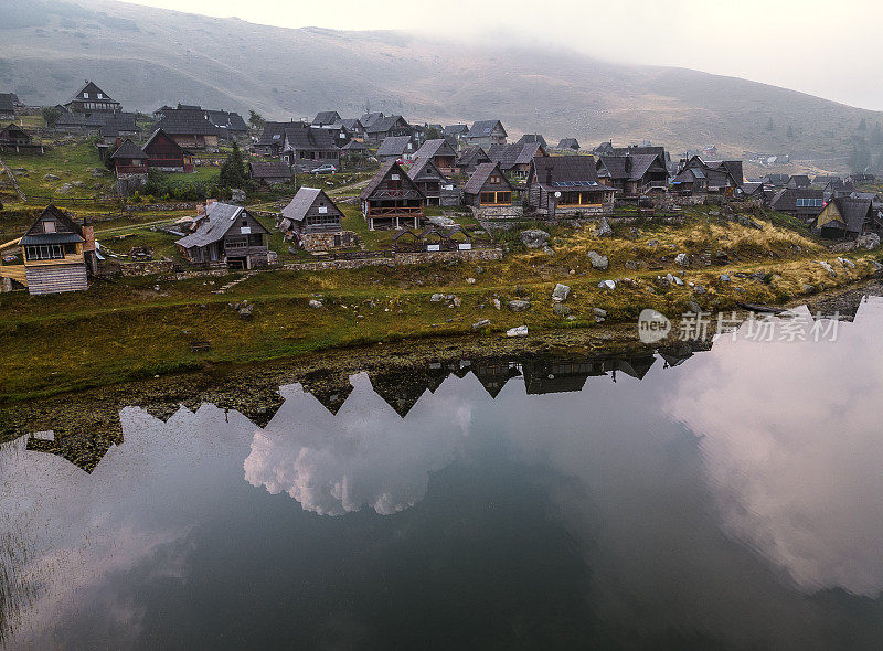 俯瞰山湖