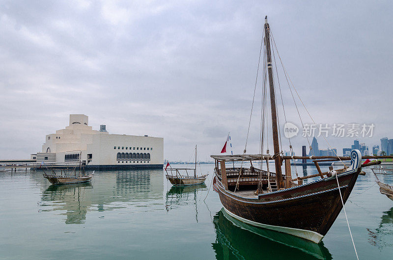 卡塔尔多哈MIA公园的传统单桅帆船