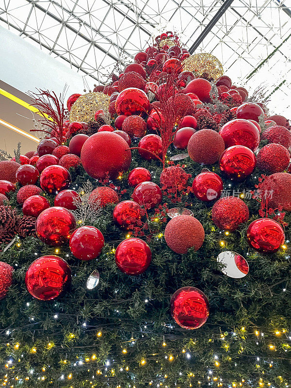装饰圣诞树的红色小玩意