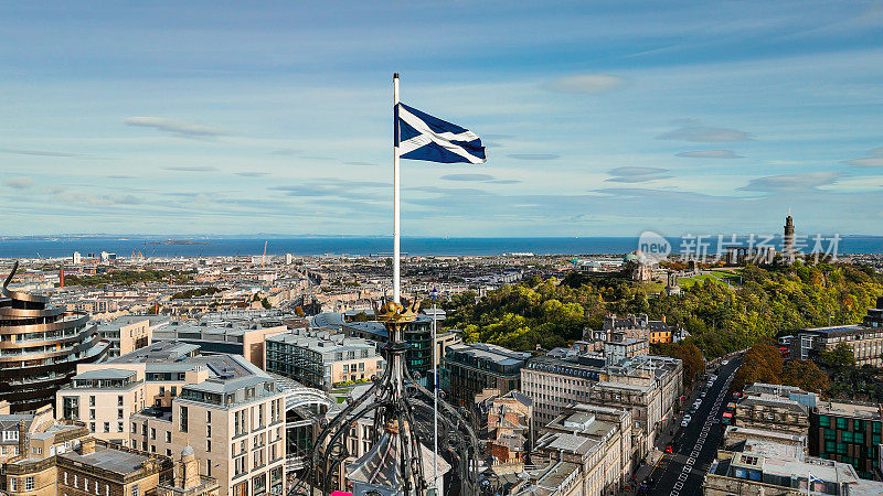 爱丁堡老城区鸟瞰图，爱丁堡苏格兰国旗鸟瞰图，爱丁堡市中心，苏格兰哥特式复兴建筑，爱丁堡苏格兰国旗