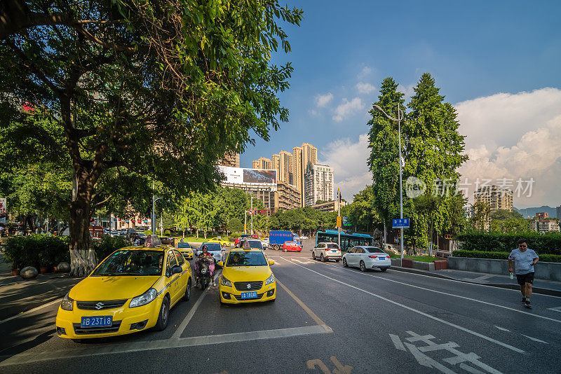 重庆街头的黄色出租车
