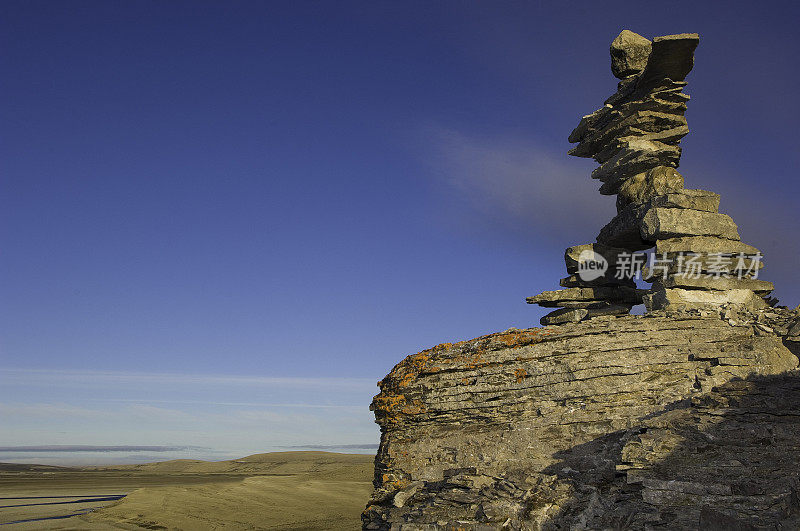 加拿大;加拿大北极地区;萨默塞特岛的Inukshuk标记;努勒维特