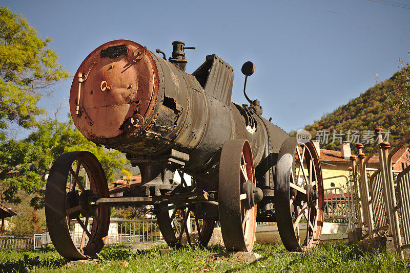 古董蒸汽拖拉机