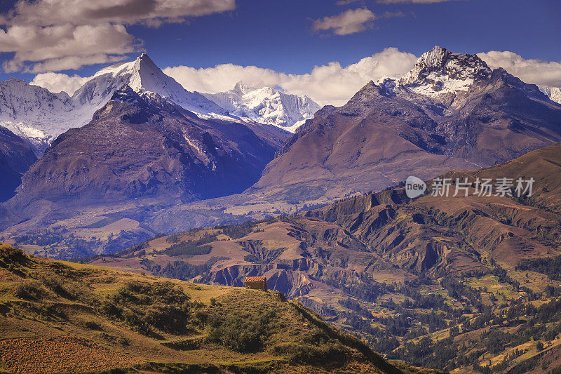 布兰卡的科迪勒拉全景在瓦阿拉兹附近，秘鲁的秘鲁秘鲁被占领了安第斯山脉