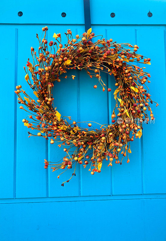 圣达菲风格:秋花环、蓝门